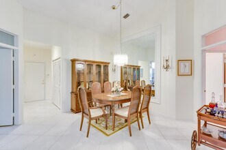 4702 Carlton Golf Dr in Wellington, FL - Building Photo - Building Photo