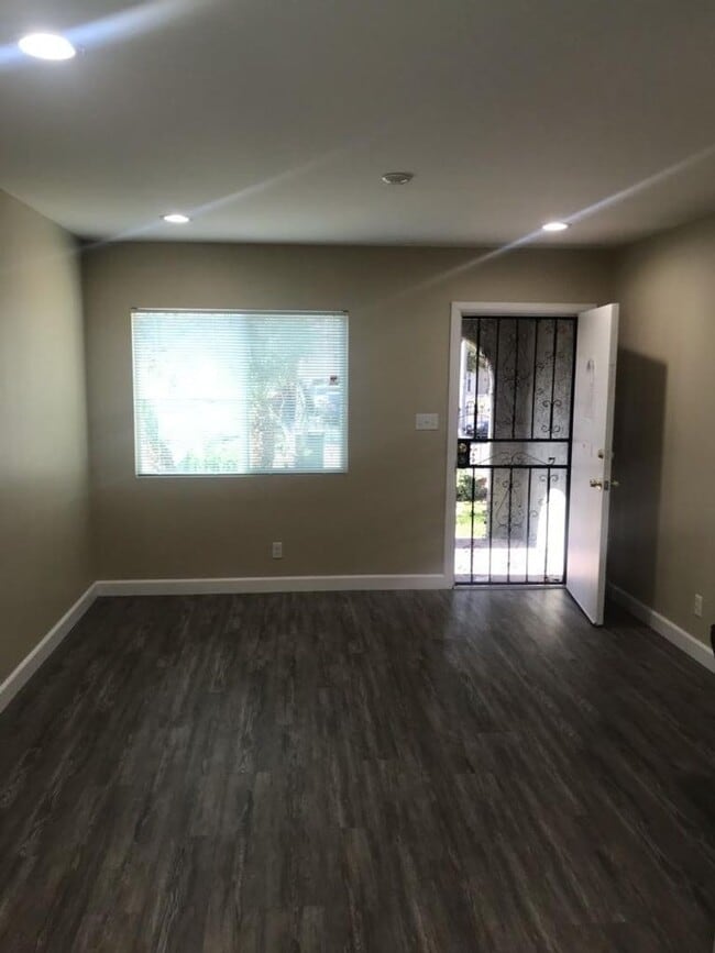 4845 W 99th St in Inglewood, CA - Building Photo - Building Photo