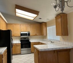 1502 Barnum Ct in Turlock, CA - Foto de edificio - Building Photo