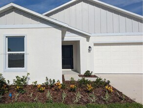2406 McKinley Dr in Lake Wales, FL - Building Photo - Building Photo