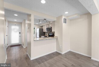 1644 Fieldthorn Dr in Reston, VA - Building Photo - Building Photo