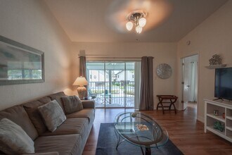 1300 Misty Pines Cir in Naples, FL - Building Photo - Building Photo