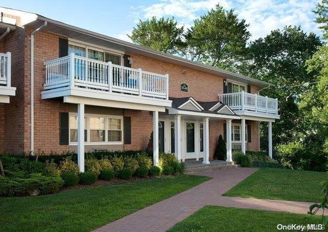 50 Claire Ct-Unit -50 in West Babylon, NY - Building Photo