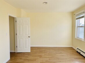 220 Sedore Ave-Unit -2 in Fairview, NJ - Building Photo - Building Photo