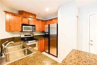 123 Queen Anne Ave N, Unit 301 in Seattle, WA - Foto de edificio - Building Photo