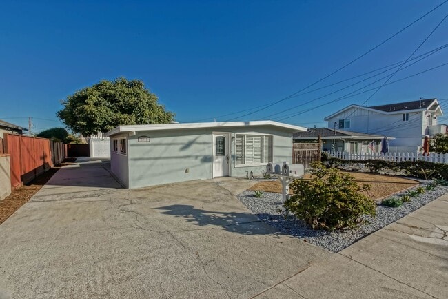 property at 2015 Robinson St