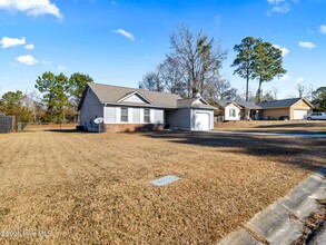 2652 Idlebrook Cir in Midway Park, NC - Building Photo - Building Photo