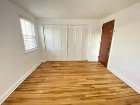 34 E 7th St, Unit 3 in Clifton, NJ - Building Photo