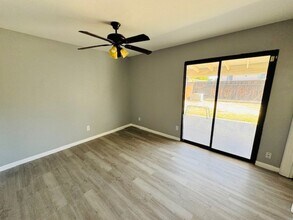 42900 Yew St in Lancaster, CA - Building Photo - Building Photo