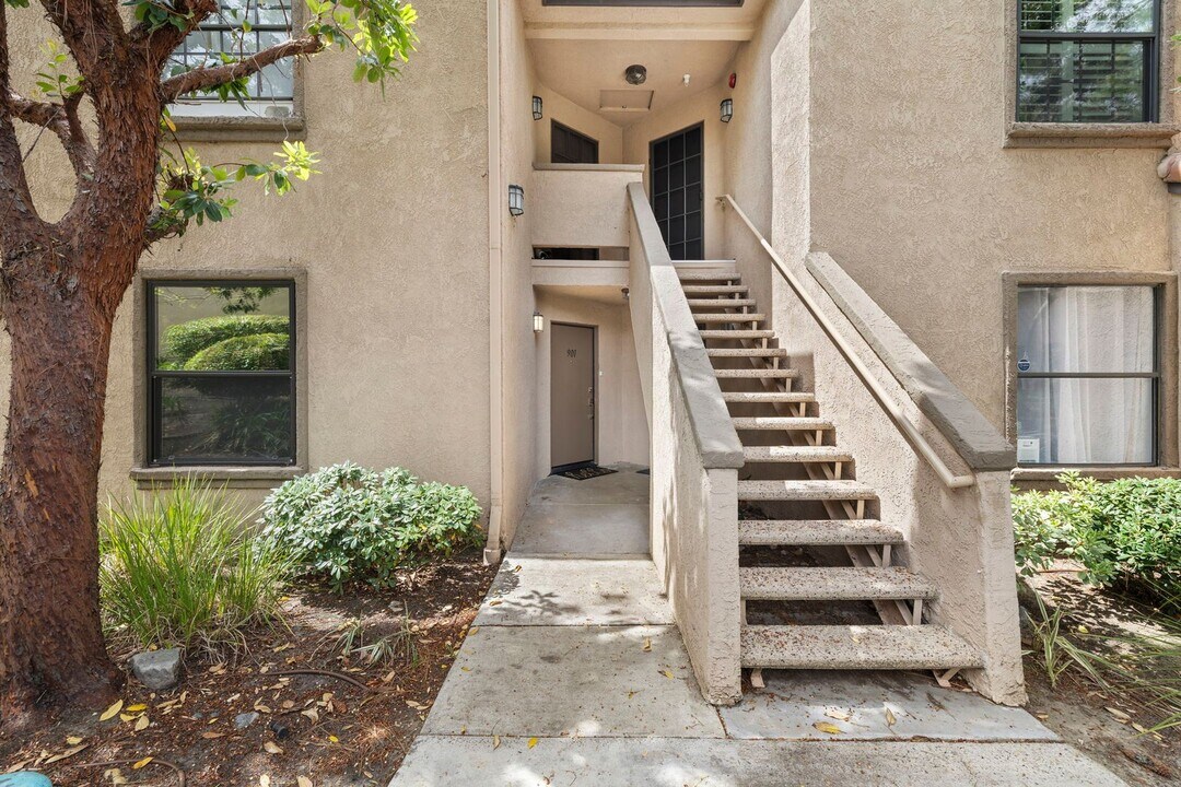 1056 Calle Del Cerro in San Clemente, CA - Building Photo