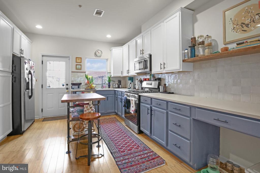 1541 Dickinson St in Philadelphia, PA - Building Photo