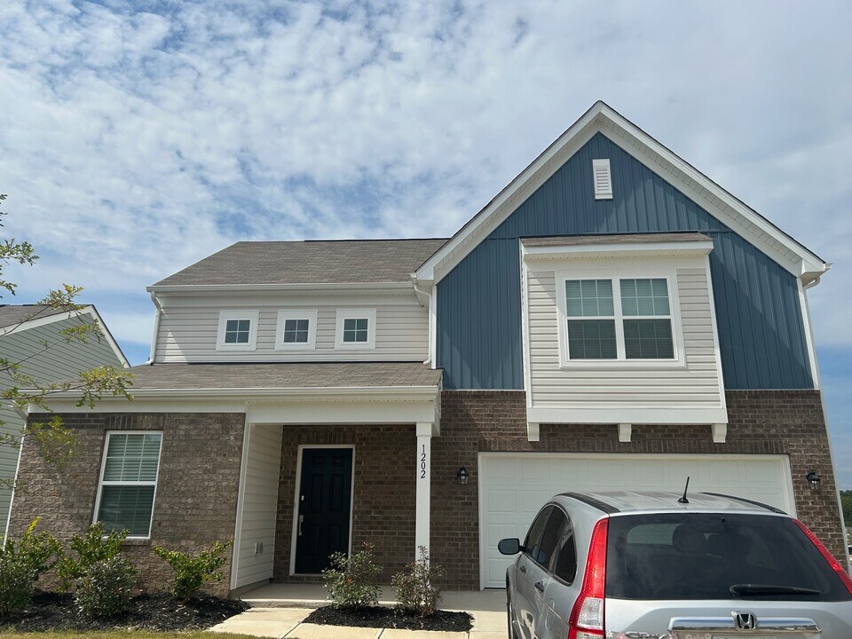 1202 Old Fort Dr in Edgemoor, SC - Building Photo
