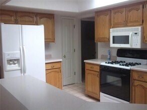 7680 Dianjou Dr in El Paso, TX - Building Photo - Building Photo