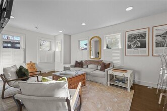 8 Cross St in Newport, RI - Foto de edificio - Building Photo