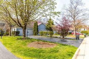 851 Sutton Ct in Lincolnshire, IL - Building Photo