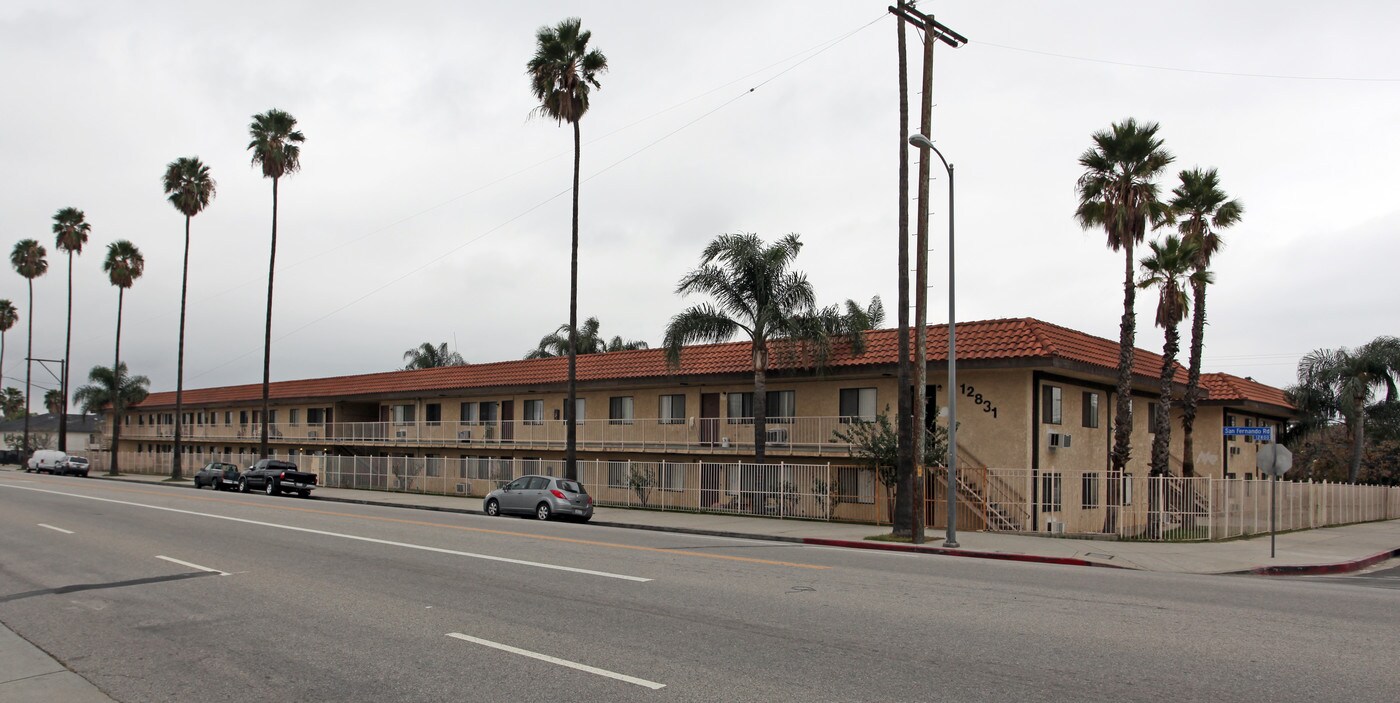 Seven Palms in Sylmar, CA - Building Photo