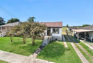 3240 Hero Dr in Gretna, LA - Building Photo