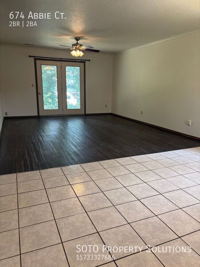 674 Abbie Ct in Jackson, MO - Foto de edificio - Building Photo