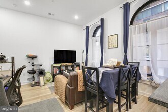 1415 Locust St-Unit -401 in Philadelphia, PA - Foto de edificio - Building Photo