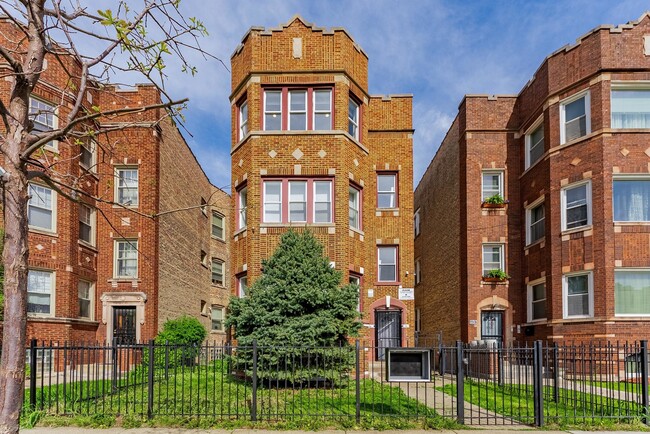 property at 1121 N Leclaire Ave
