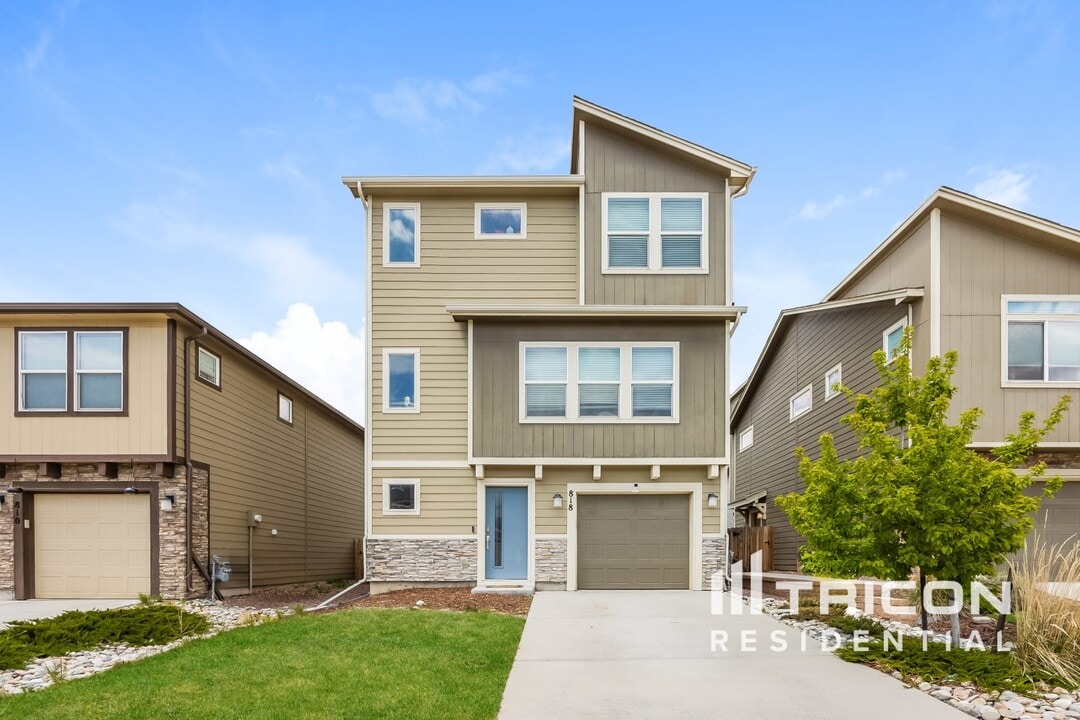 818 Grissom Dr. in Colorado Springs, CO - Building Photo