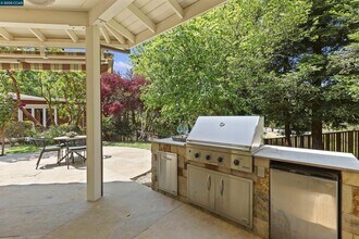 1754 Reliez Valley Rd in Lafayette, CA - Building Photo - Building Photo