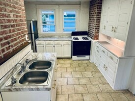 2628 Pennsylvania Ave, Unit Upstairs in Erie, PA - Building Photo