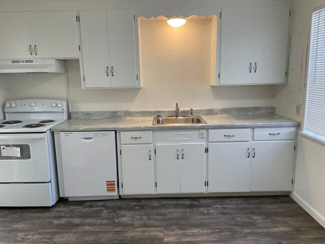 1013 W Lakeside Dr in Moses Lake, WA - Building Photo - Building Photo