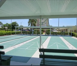 4525 Cove Cir, Unit 304 in St. Petersburg, FL - Foto de edificio - Building Photo