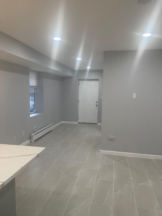 51 Oakland Ter, Unit 1 in Newark, NJ - Foto de edificio - Building Photo
