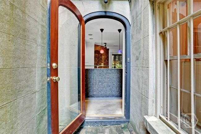 216 E Gaston St in Savannah, GA - Building Photo - Building Photo