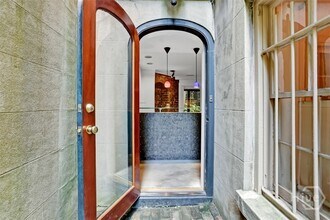 216 E Gaston St in Savannah, GA - Building Photo - Building Photo