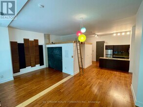 637-637 Lake Shore Blvd W in Toronto, ON - Building Photo - Building Photo