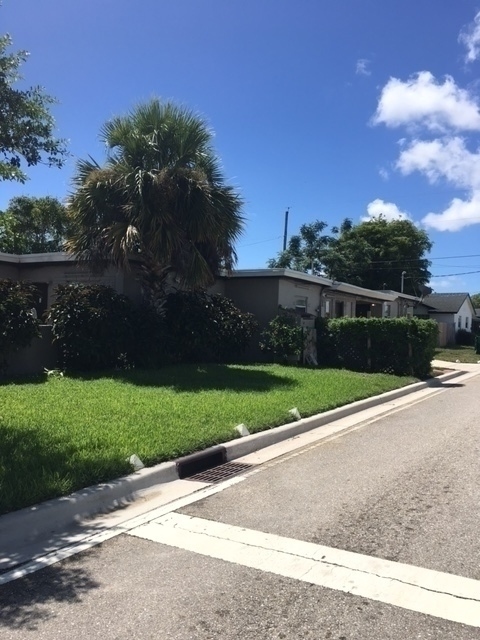 1497 W 34th St in Riviera Beach, FL - Foto de edificio