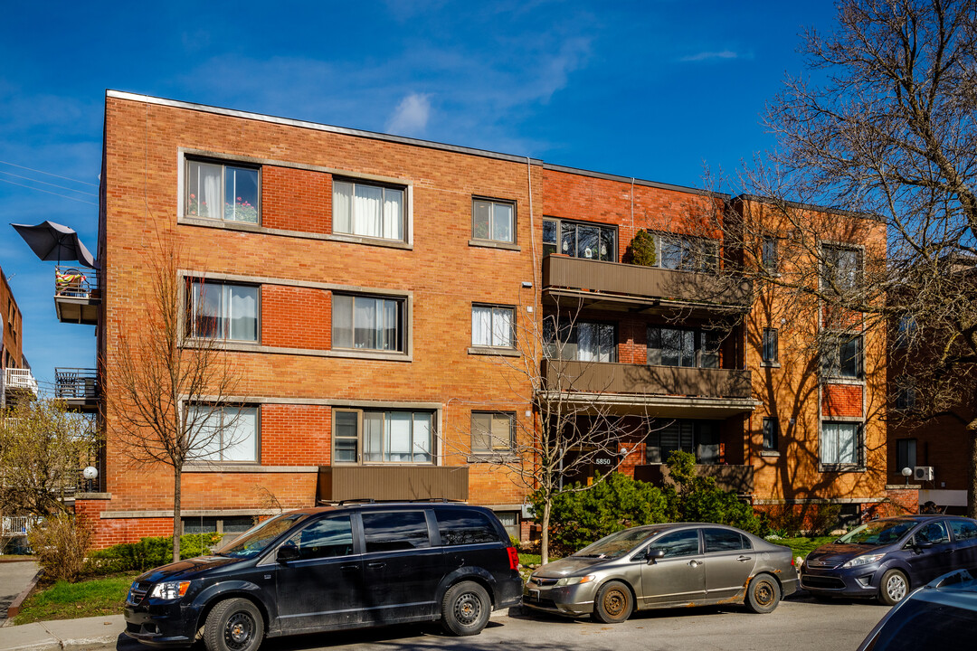 5850 Decelles Pl in Montréal, QC - Building Photo