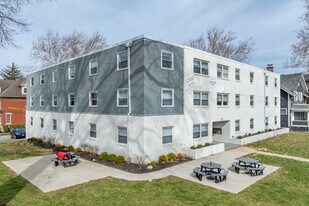 1957 Summit St in Columbus, OH - Building Photo