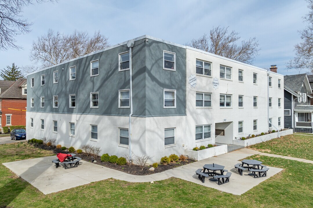 1957 Summit St in Columbus, OH - Foto de edificio