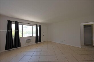 2250 Bay Dr in Miami Beach, FL - Building Photo - Building Photo