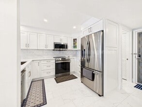 25870 Hickory Blvd in Bonita Springs, FL - Foto de edificio - Building Photo