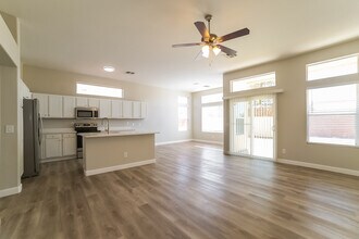 17644 N 17th St in Phoenix, AZ - Foto de edificio - Building Photo