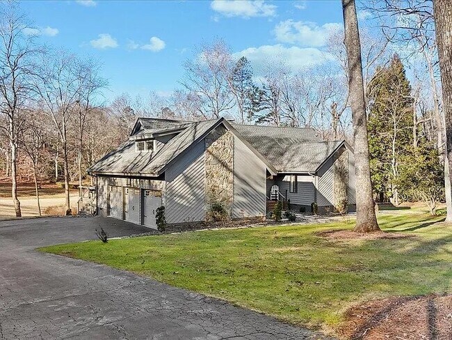 353 Twin Oaks Dr in Spartanburg, SC - Building Photo - Building Photo