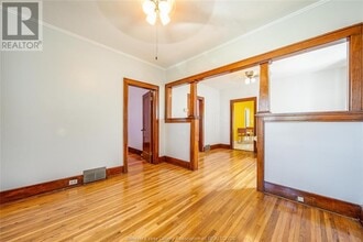 552 Elm Ave in Windsor, ON - Building Photo - Building Photo