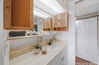 1717 Mott Smith Dr in Honolulu, HI - Building Photo - Building Photo