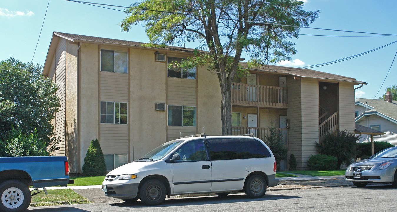 1036 E Desmet Ave in Spokane, WA - Building Photo