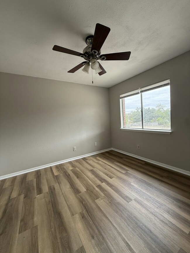 1690 Hofheinz St in San Marcos, TX - Building Photo - Building Photo