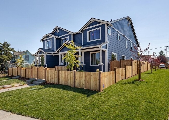 1119-1119 18th St in Anacortes, WA - Building Photo - Building Photo