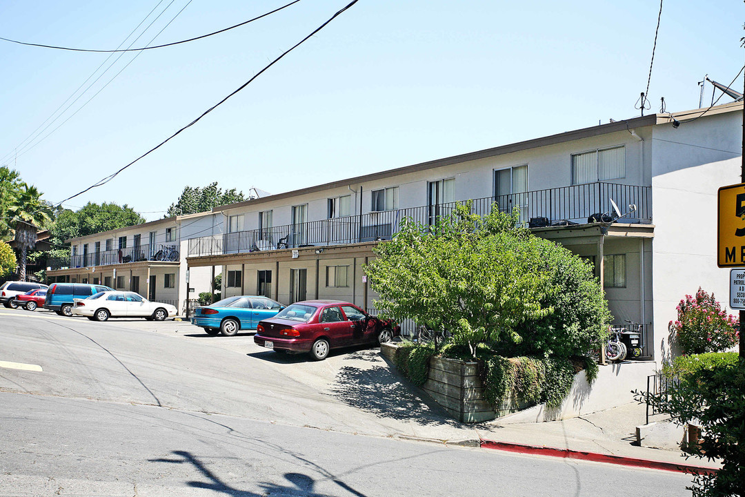 Romar Court Apartments in Novato, CA - Building Photo