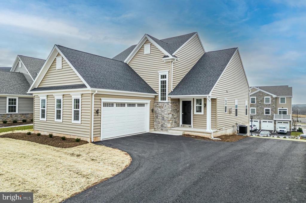 206 Hampton Ct in Harleysville, PA - Building Photo