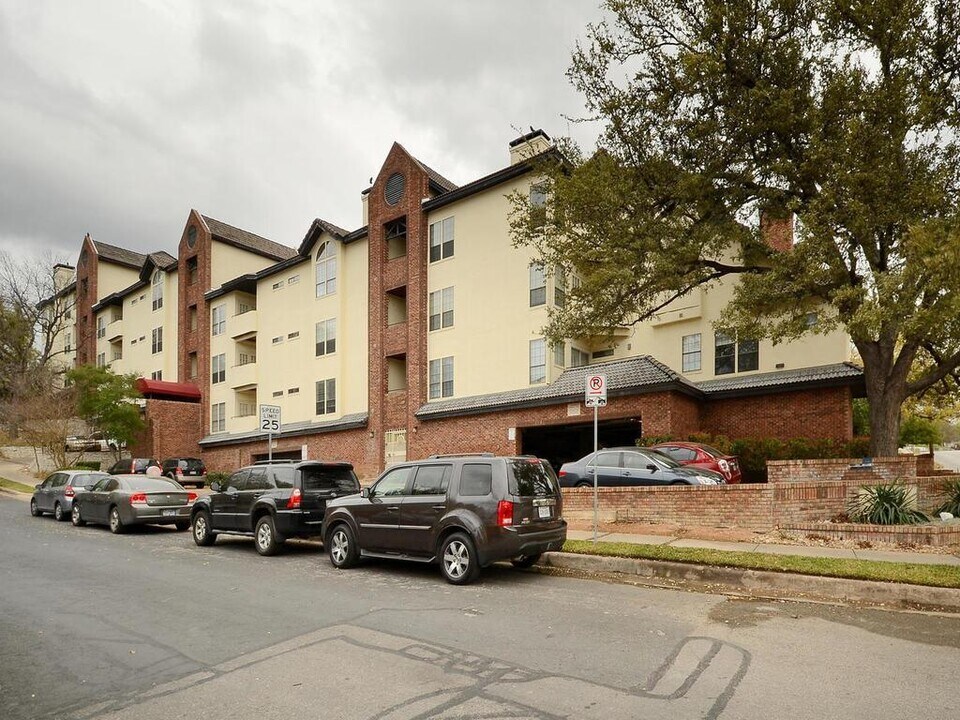 3001 Cedar St in Austin, TX - Foto de edificio