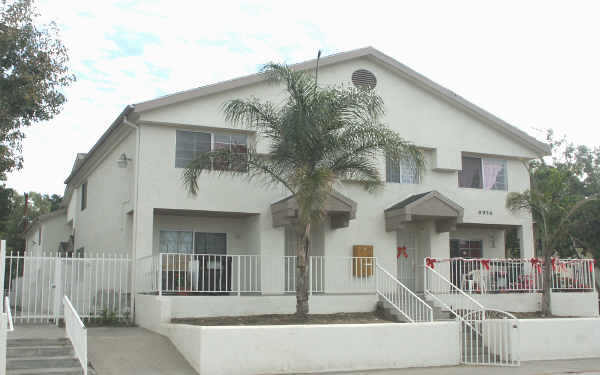 8926 Columbus Ave in North Hills, CA - Building Photo - Building Photo